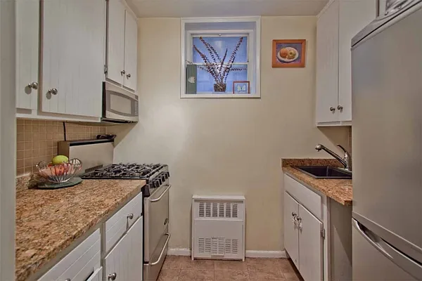 Sold by ROOM Real Estate | media 21