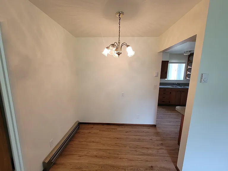 Lovely 2 Bed + 1 Bath in Forest Grove!! Near Pacific University!! Updated in 2021 + Pet-Friendly!! — Photo 5