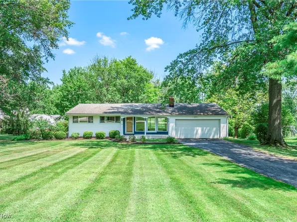 7885 Cambridge Dr, Brecksville, OH 44141