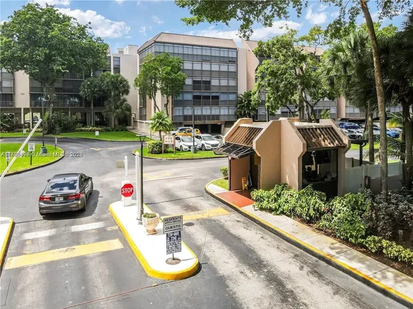 2808 N 46th Ave APT E650, Hollywood, FL 33021