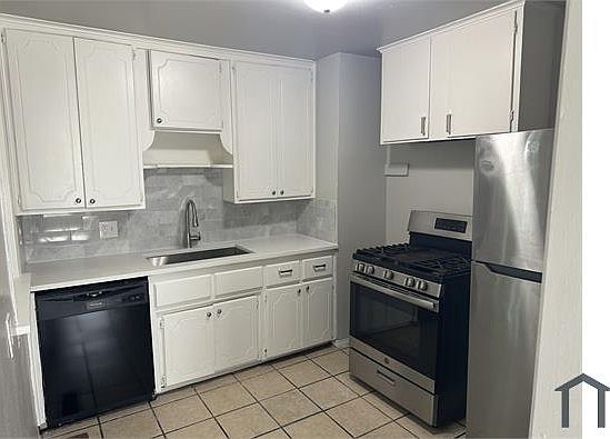 3rd image of 2021 NE 21st St