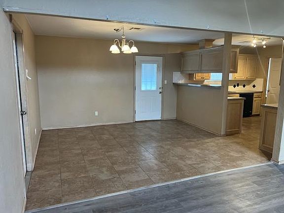 4th image of 6843 NW Willow Springs Dr
