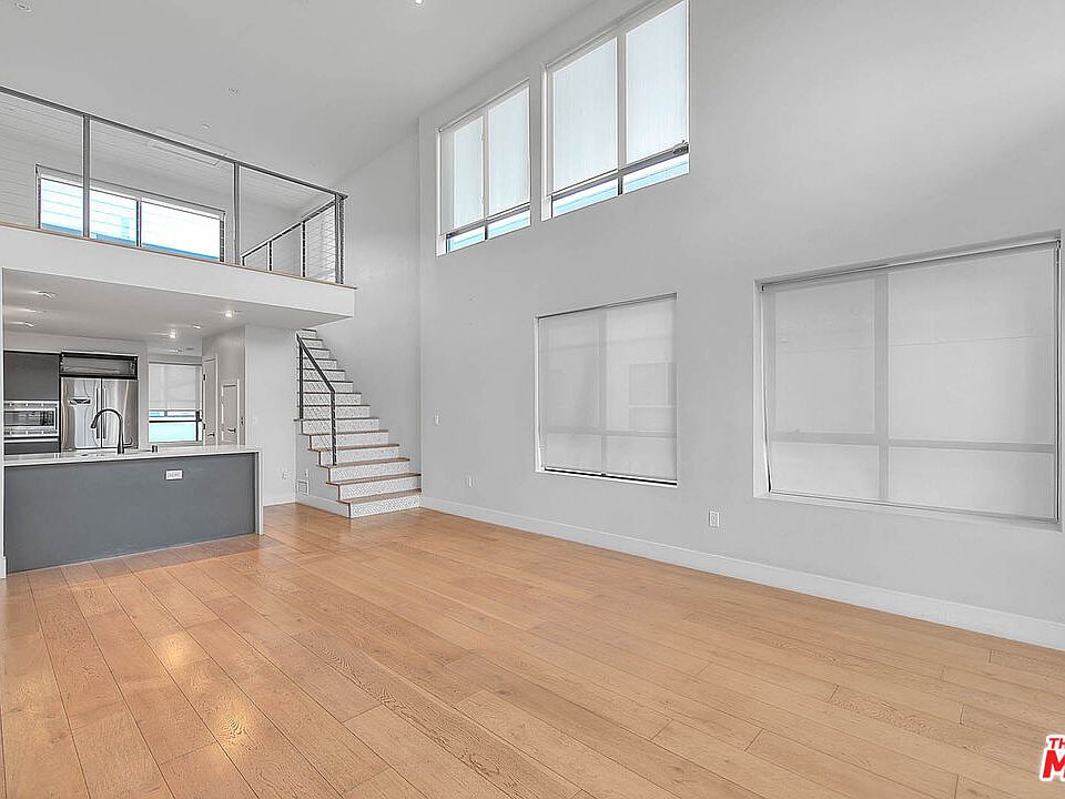 1st image of 5014 Rosewood Ave #1/2