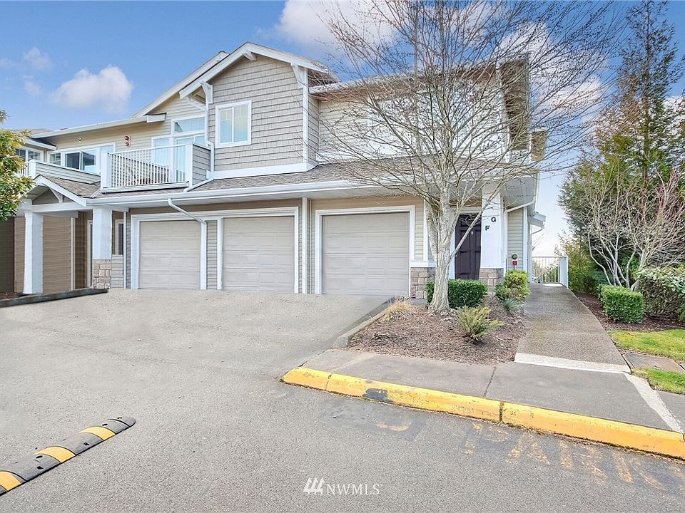 Wonderful 2 bedroom, 2 bath condominium in the Carrara neighborhood of Lakeland. Attached 1 car garage, no stairs & walking distance to parks, elementary school, trails & shopping.