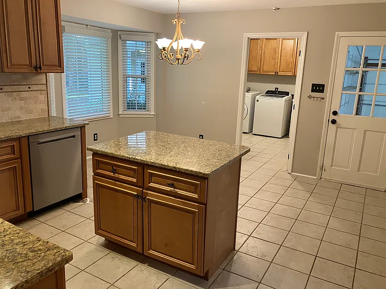 8709 Kenilworth Dr — Photo 12