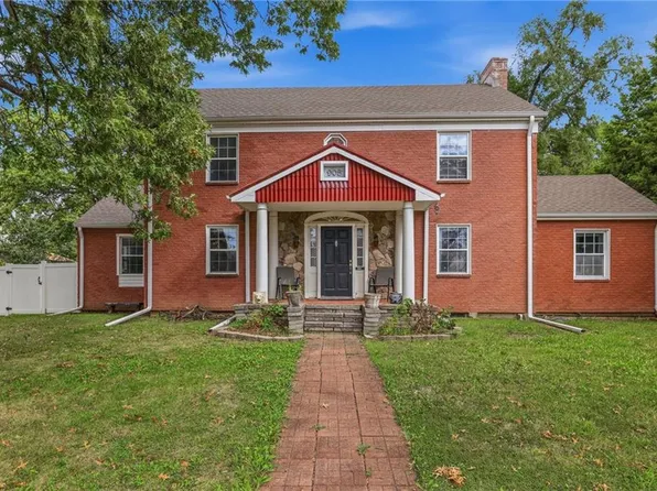 908 E Pearl St, Harrisonville, MO 64701