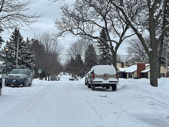 5th image of 696 Cottage Ave E