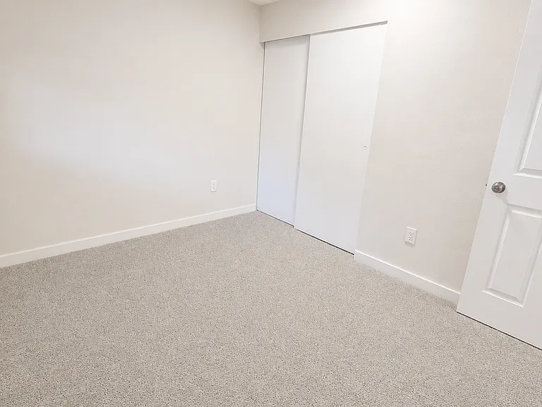 Edmonds Crest Apartments — Photo 7
