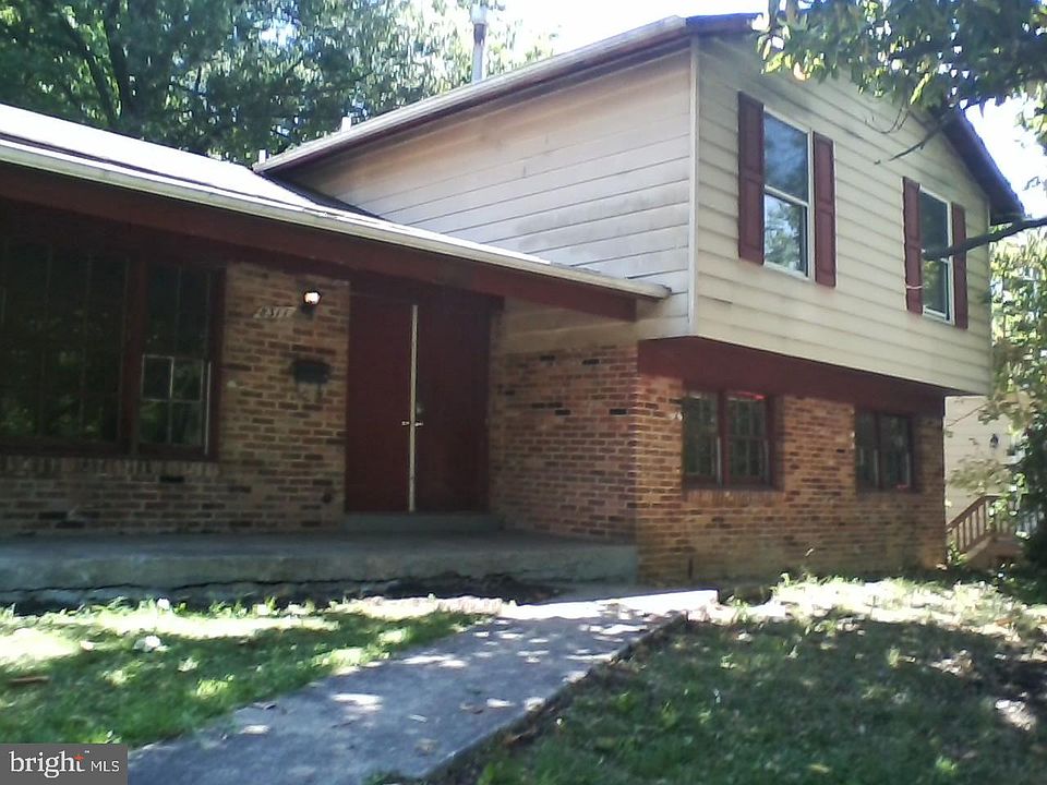 2nd image of 8311 Curry Pl