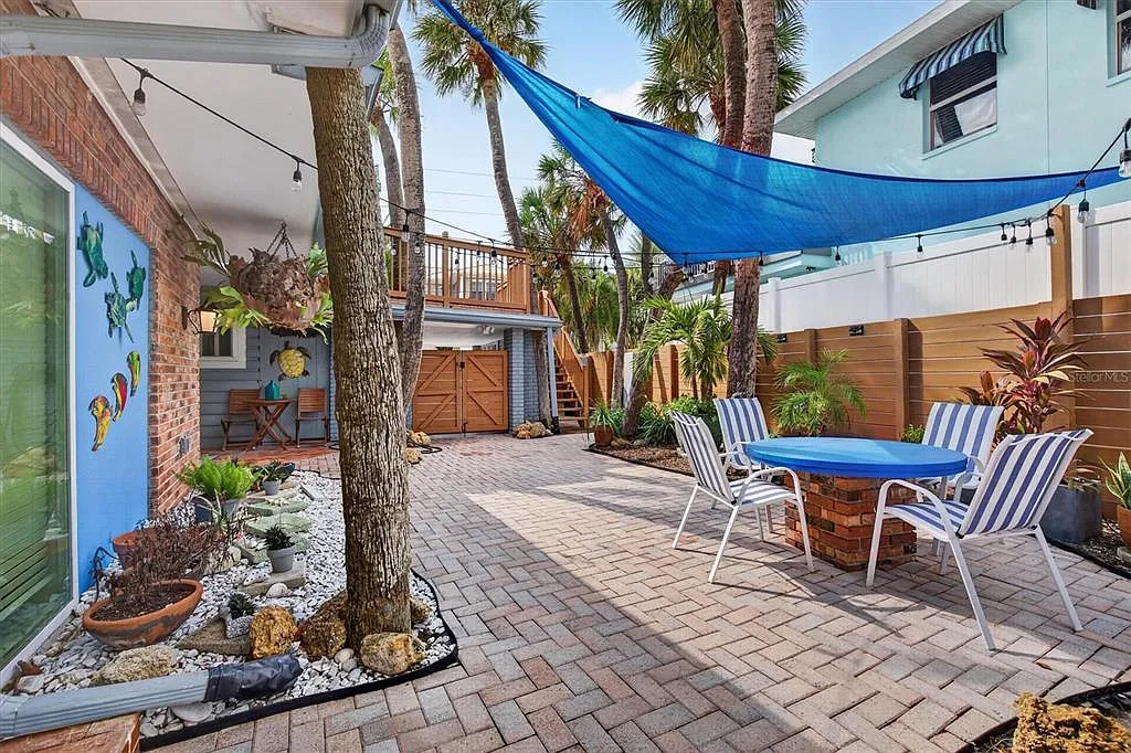 2 bed, 1.0 bath, 736 sqft, $2,300 — Photo 3