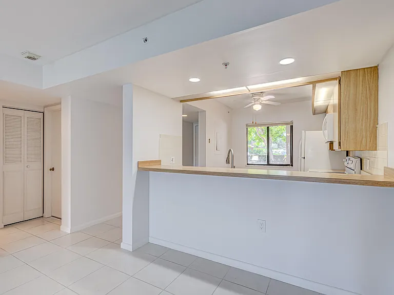 901 Seafarer Cir #104 — Photo 5