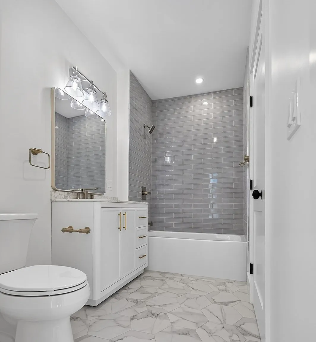 2 bed, 1.5 bath, 700 sqft, $2,800 — Photo 3