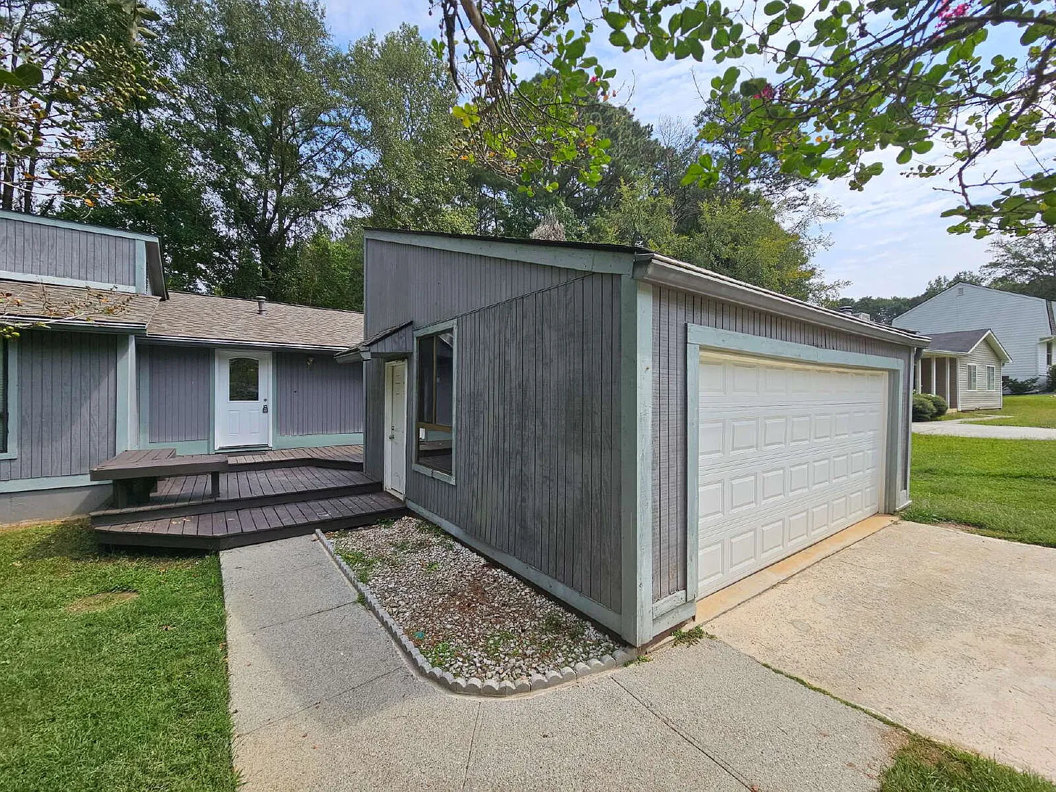 4 bed, 3.5 bath, 2177 sqft, $2,350 — Photo 2
