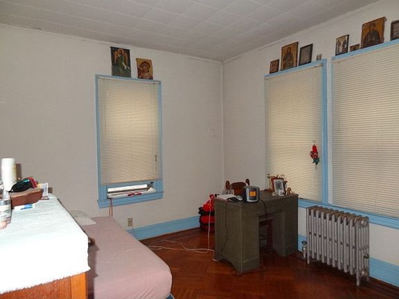 4th image of 3017 83rd St