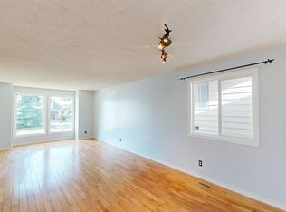 204 Woodside Bay SW, Calgary, AB T2W3K8