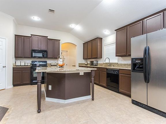 4th image of 426 Creekwood Ct