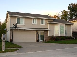 706 Cedar View Ln, Bellevue, NE 68123