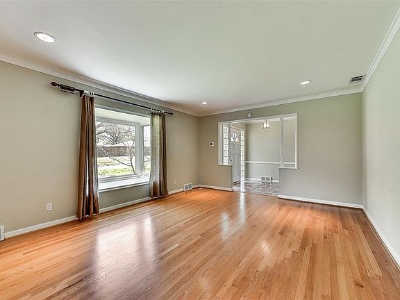 3rd image of 10509 Gooding Dr