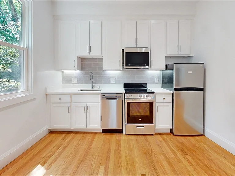 21 Regent Cir #3 — Photo 6