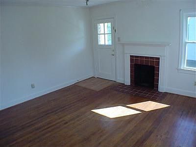 4th image of 922 Darley Dr