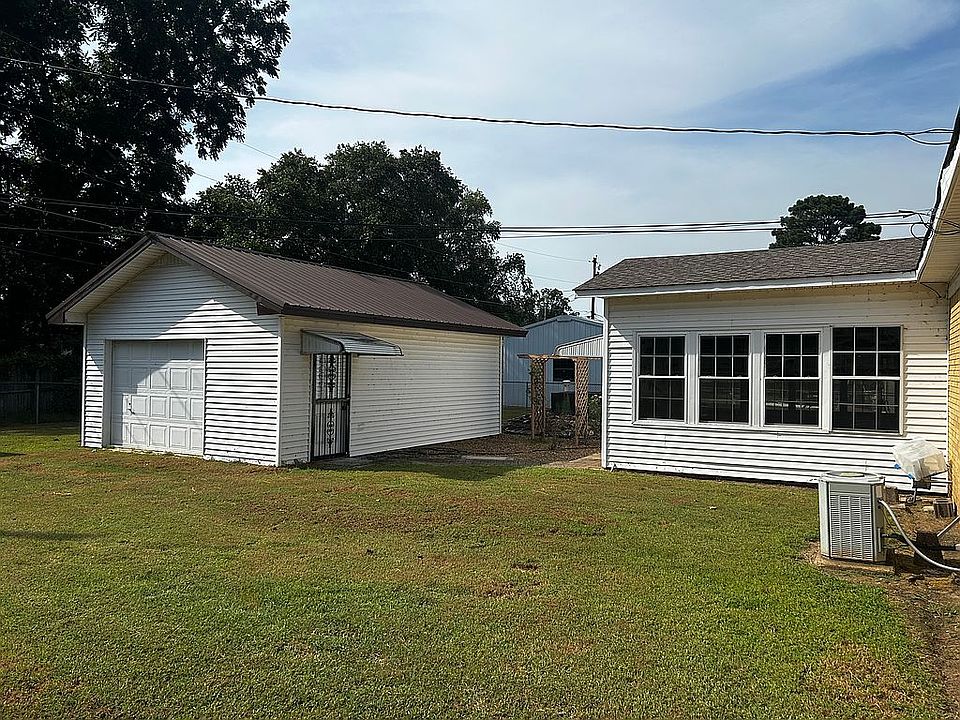 2nd image of 707 Faye St