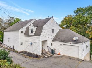 132 Lions Head Dr W, Wayne, NJ