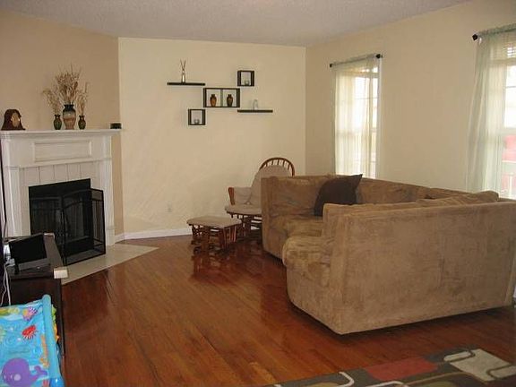 Hardwood Floor & Fireplac