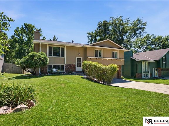 3rd image of 15111 Davenport Cir