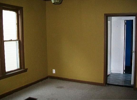 3rd image of 927 Woodbridge St