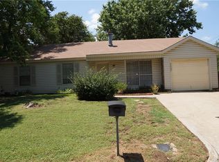 4007 Coronet Ln, Arlington, TX 76017