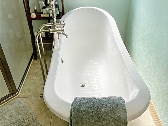 5th image of 10784 Park Ln