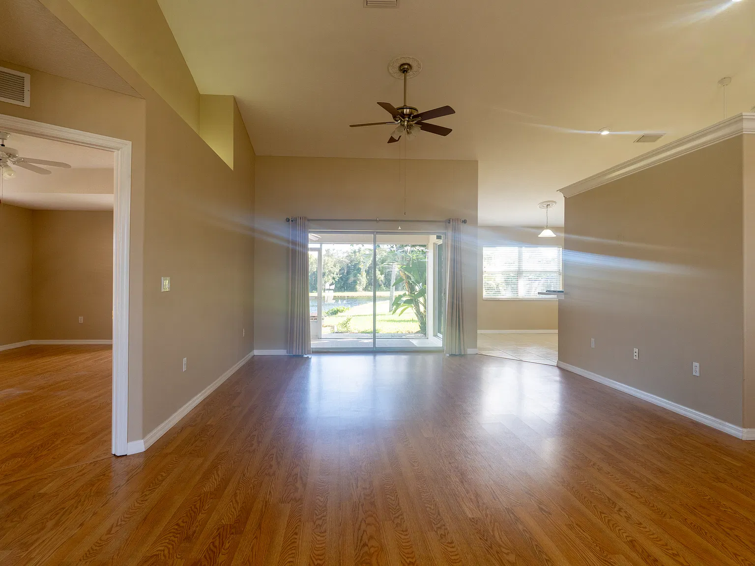 3 bed, 2.5 bath, 1798 sqft, $2,700 — Photo 3