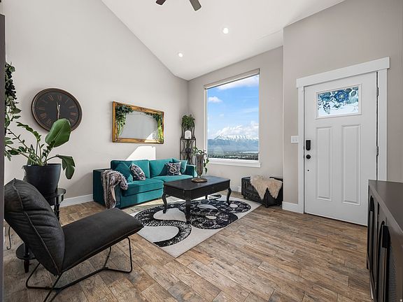 4th image of 7001 N South Pass Rd