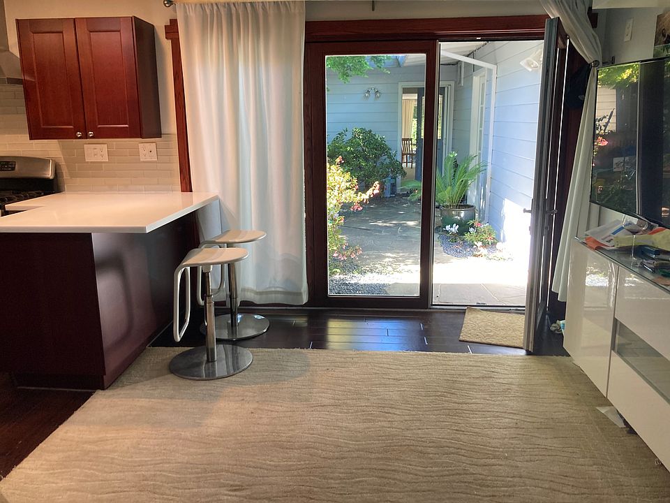 2nd image of 537 Ashton Ave