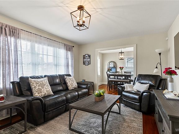 3rd image of 513 31st Ave E