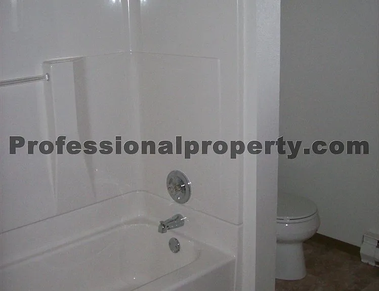 2101 S Garfield St — Photo 3