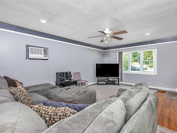 3rd image of 821 Ferndale Blvd