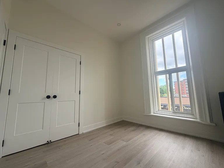 435 George St N #7 — Photo 10