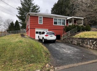 113 Windsor Ln, Fayetteville, WV 25840