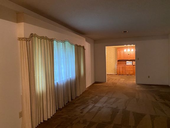 3rd image of 1750 Hollyhill Dr