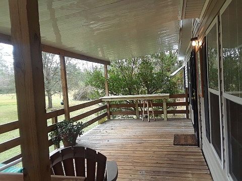 Side porch (dog-proof)