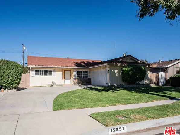 15851 Liggett St, North Hills, CA 91343