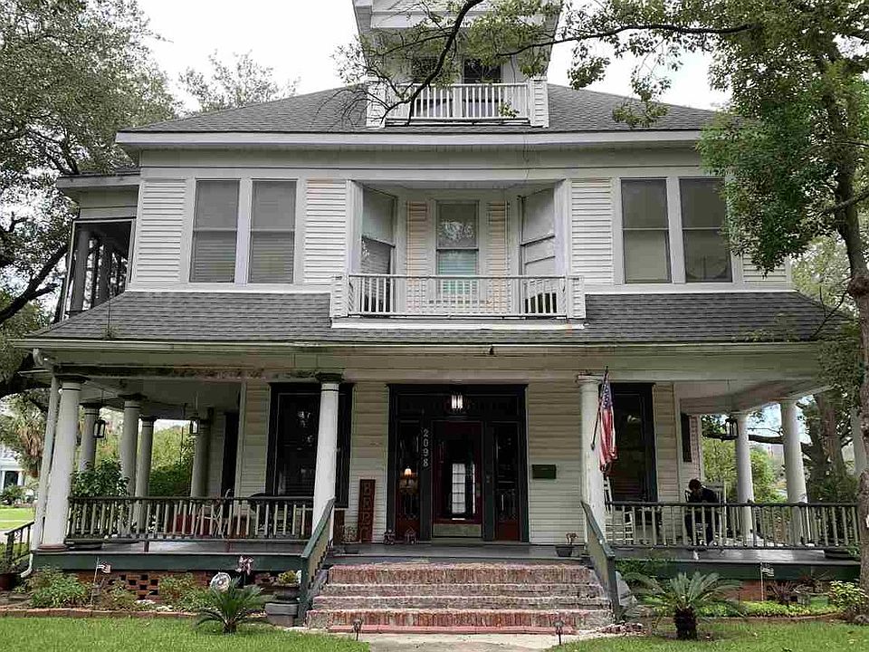 1st image of 2098 McFaddin St
