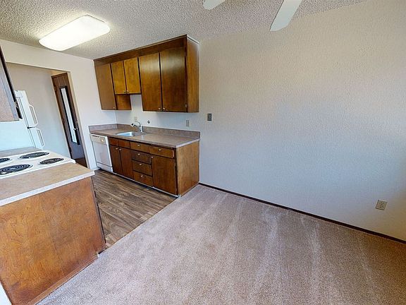 5th image of 10725 Greenwood Ave N #102