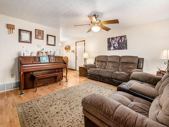 5th image of 1538 Willow View Dr