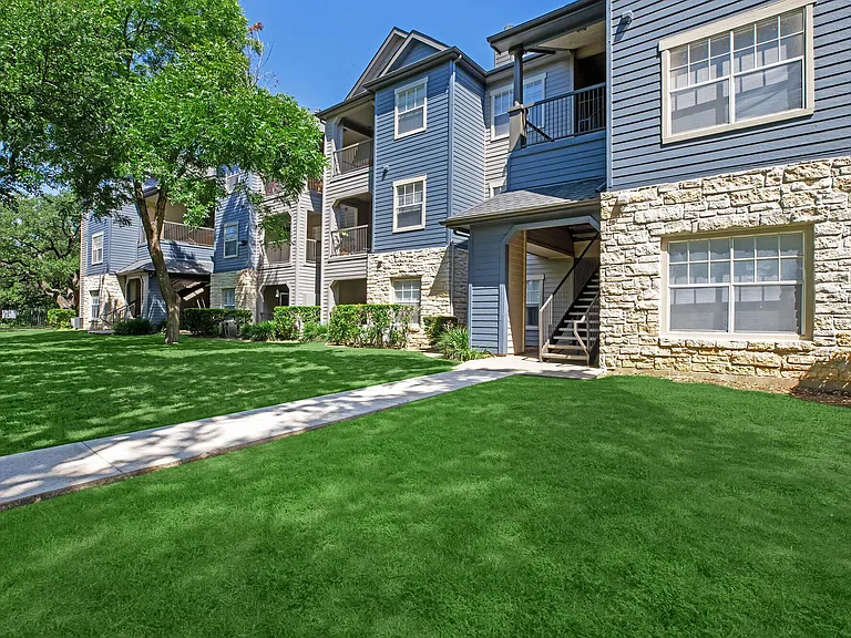 Falls Round Rock — Photo 24
