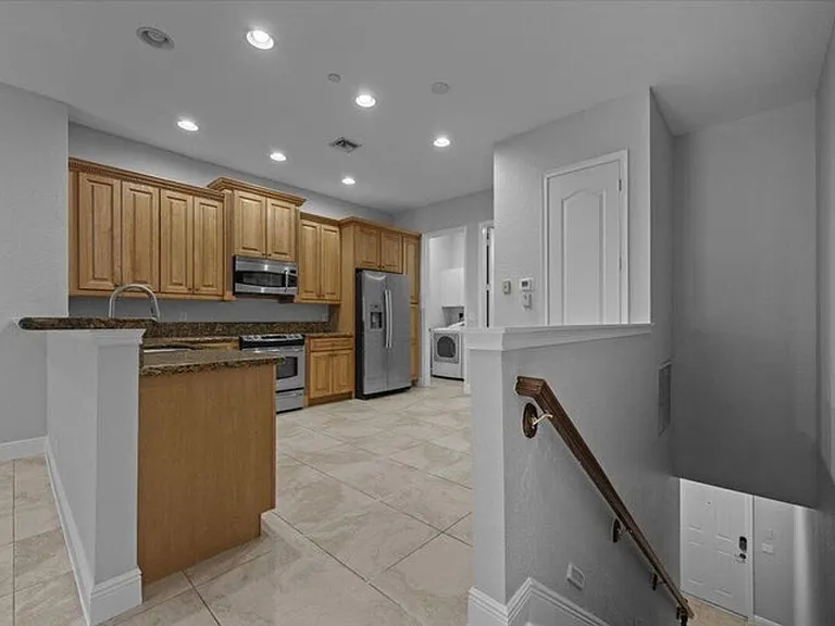 4902 Vine Cliff Way E — Photo 3