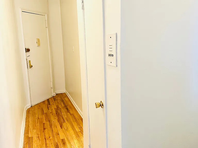 2731 Broadway #2D — Photo 7