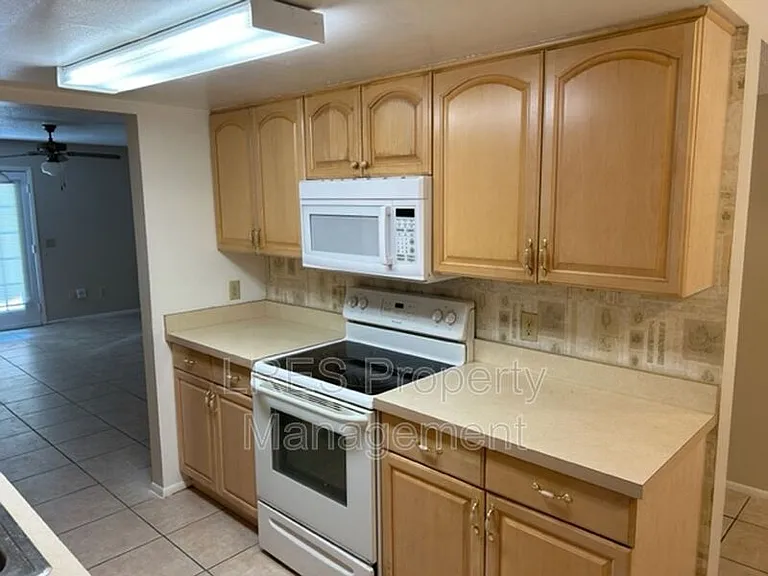 4603 Lighthouse Cir — Photo 35