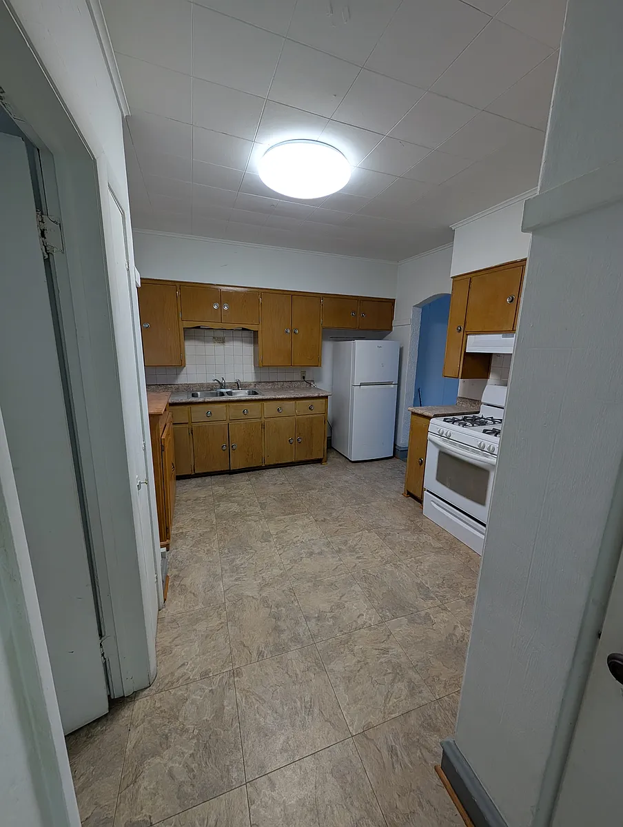 Building Photo - 2411 W Mitchell St #3